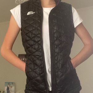 North face black vest